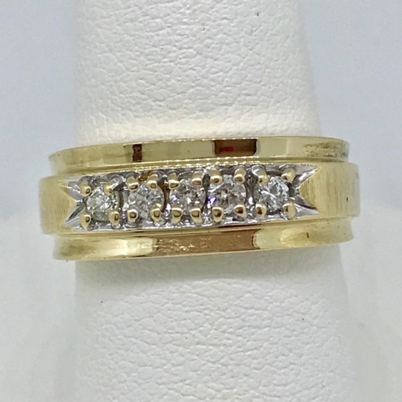 Jewelry - .30 ctw real diamond ring in 14 kt yellow gold